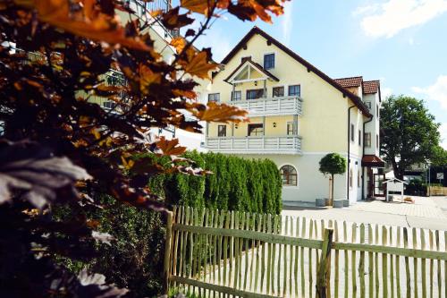 Landhotel ALTE LINDE - image 10