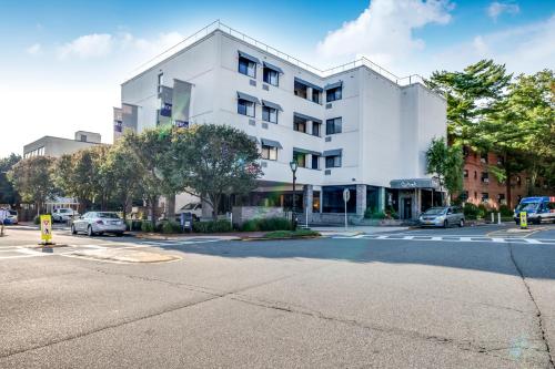 The Andrew Hotel - image 4