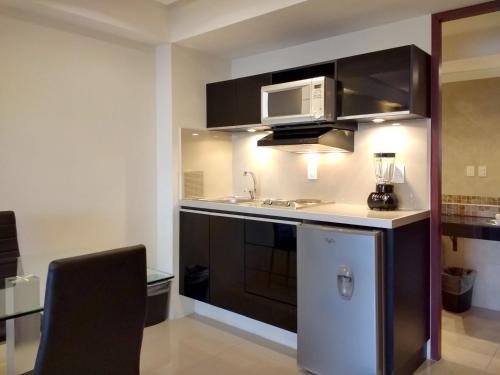 Kitchen, Suites Capri Reforma Angel 380 in Mexico City