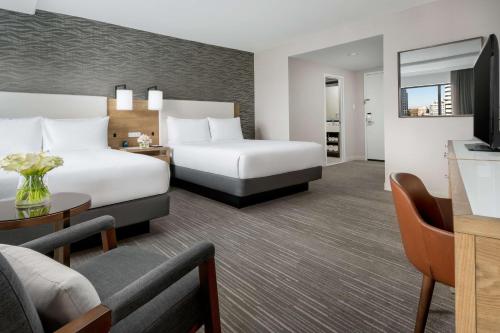 2 queen beds