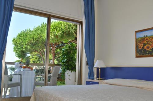 Grand Hotel La Playa - image 7