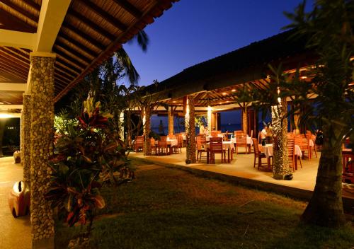 Restaurant, Cocotinos Hotel Sekotong Lombok in Sekotong