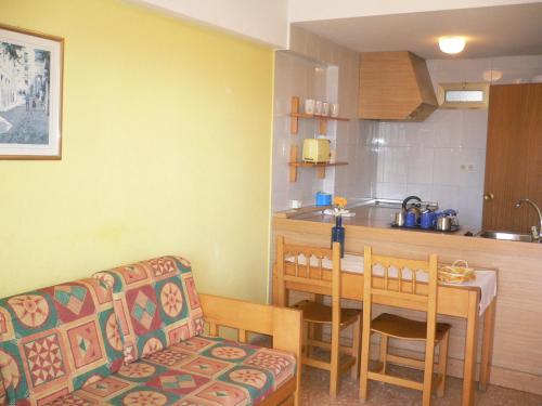 One-Bedroom Apartment image 1