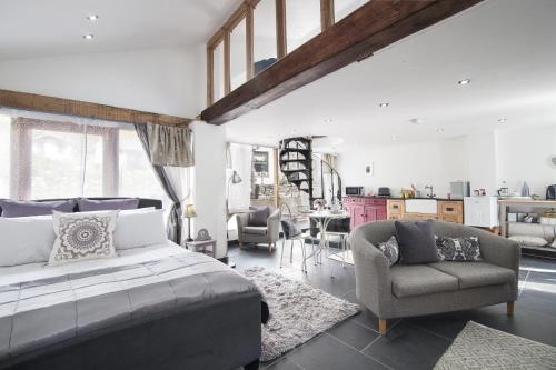Riverside Apartment in Llangynidr