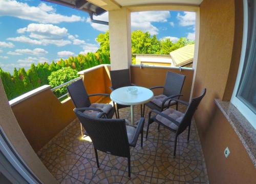 陽台/露台, Apartments and Rooms Rea in 斯維蒂馬丁納穆里