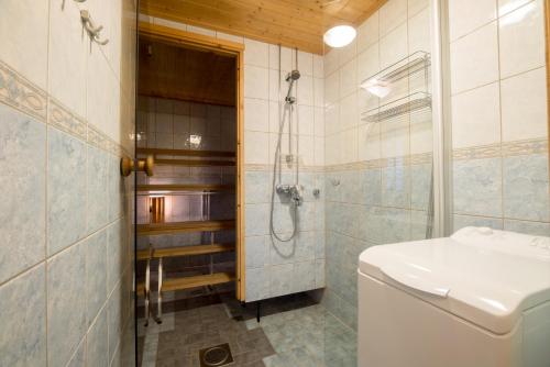 Bathroom, Yllaksen Yopuu in Akaslompolo