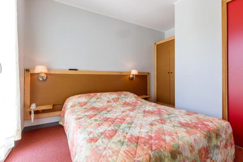 Hotel le Cygne Stop at Hotel le Cygne to discover the wonders of Yssingeaux. The property offers guests a range of services and amenities designed to provide comfort and convenience. Service-minded staff will welcom