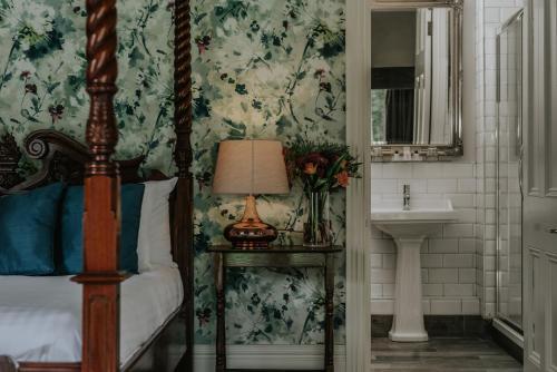 Healing Manor Hotel - image 5