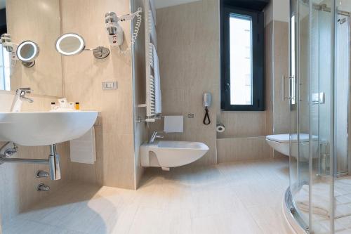 Best Western Plus Executive Hotel and Suites - image 8