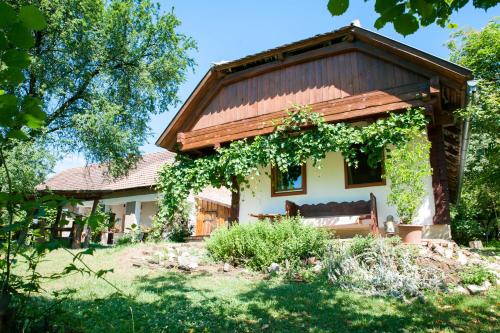 2 bedrooms, 3 beds