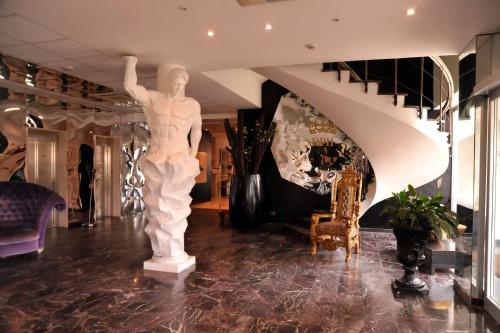 Фойє, Domizia Palace Hotel in Сесса-Аурунка