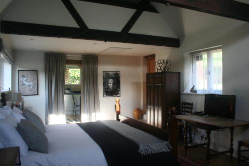 The Old Barn Bridge Cottage, , Hampshire