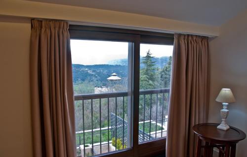 龙达 Apartamentos Rondacentro 4星级 民宿 餐厅