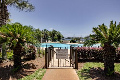 Pirates' Bay Marina - image 2