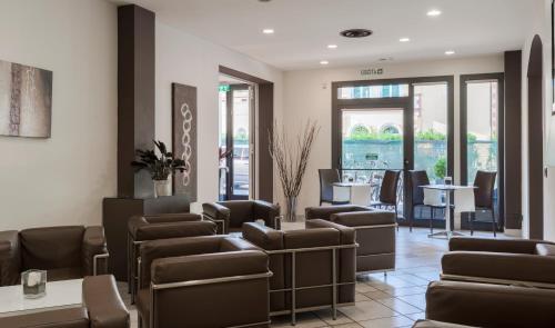 Hotel Montebello - image 9