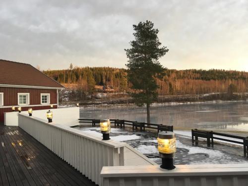 Med vgbeskrivning, satellitbilder, gatubild, drnarbild, tomtgrnser och friluftskarta. Dirigentvgen 9 Bjsta karta - garagesale24.net
