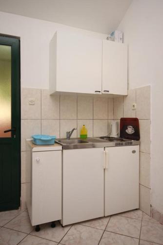 Apartments by the sea Zaostrog, Makarska - 6659