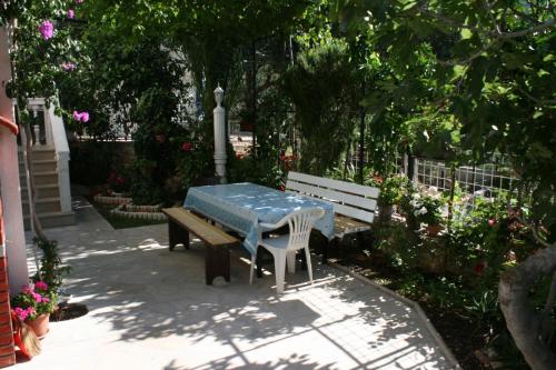 Apartments by the sea Igrane Makarska - 6840 - image 3