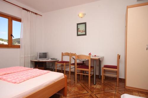 Apartments by the sea Zivogosce - Porat Makarska - 6699 - image 7