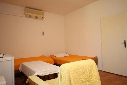 Triple Room Baska Voda 6748a - image 5