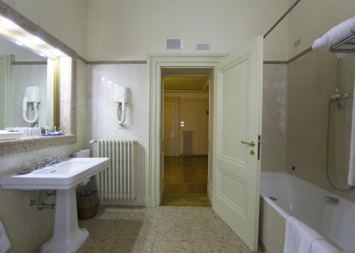 114053060 Villa Fenaroli Palace Hotel