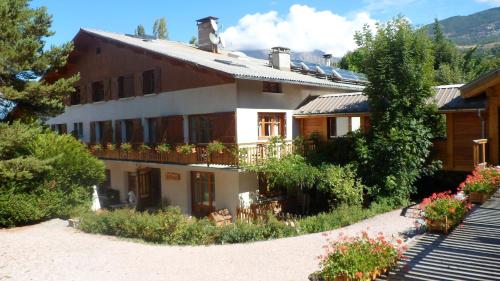 Logis Hôtel Les Peupliers – Baratier, VT