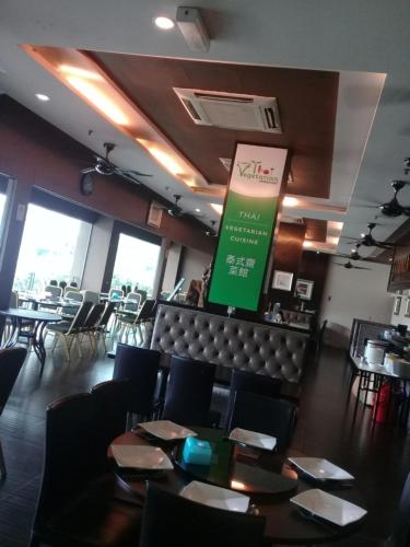 Restaurant, Valenza Hotel & Cafe near Mid Valley Mega Mall