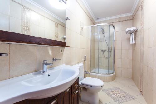 Alanda Hotel