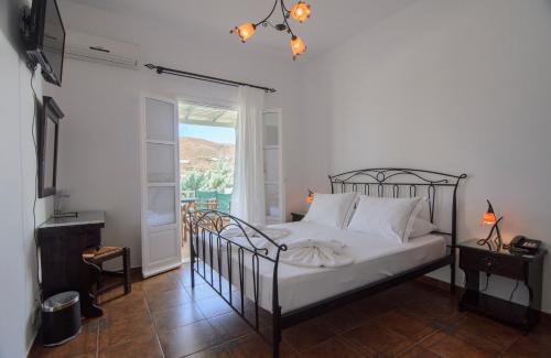 Yperia Hotel - main image