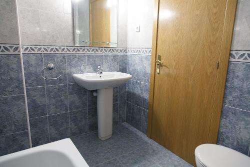 Three-Bedroom Apartment with swimming pool view image 6