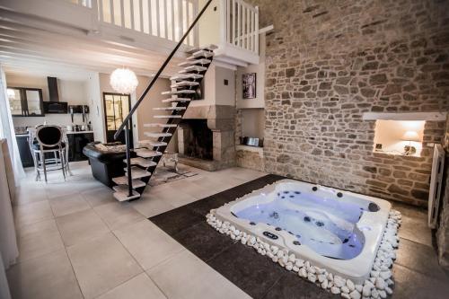 Au domaine des anges Gites avec Jacuzzi privatif dans la chambre