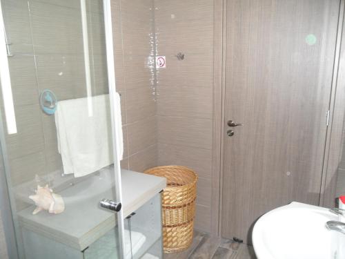 SUNSHINE APTS TWO BEDROOM  FREE INTERNET No 3 - image 2