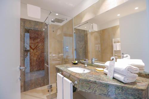 Superior Double Room image 10