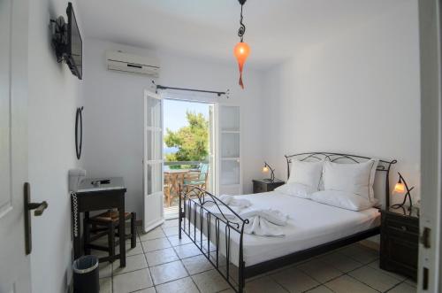 Yperia Hotel - image 4