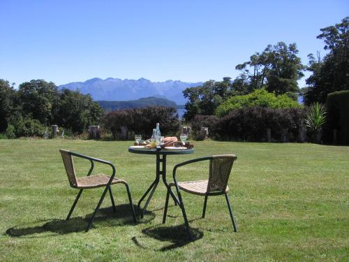 Kert, Murrells Grand View House in Manapouri