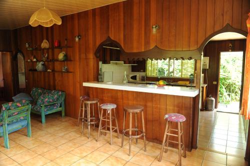 Pension TE MITI - PLAGE-BEACH 200m - Mahana Parc & Vaiava Beach pk18 - B&B CHAMBRES ou DORTOIR