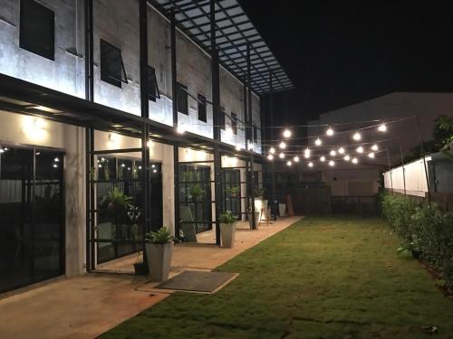 The Tree Sleep and Space in Trang