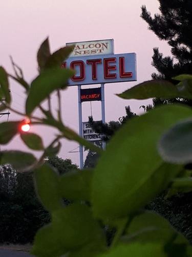 . Falcon Nest Motel