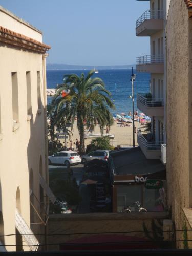 Hôtel L'Oustaou - Hôtel - Le Lavandou