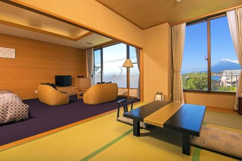 room detail thumbnail 1