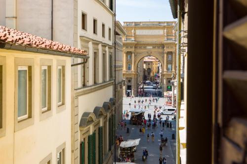 Typical Florentine Apartment - image 3