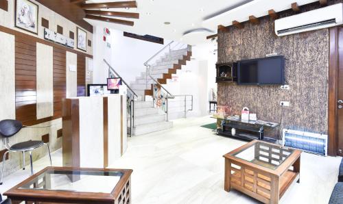 Treebo Grd Inn In New Delhi India 10 Reviews Price From - 