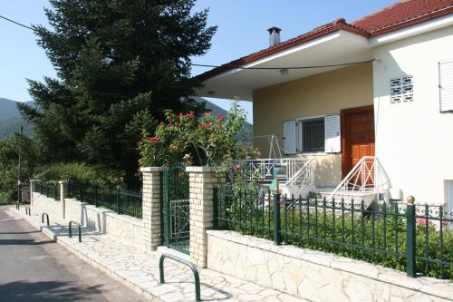 Luxurious villa near Kalavryta ski resort gîte à louer Dhrakovoúni