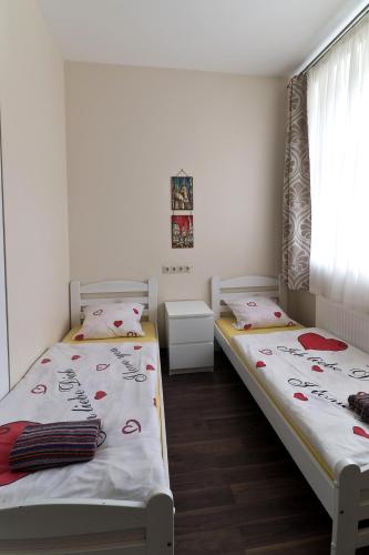 Happy Hotel