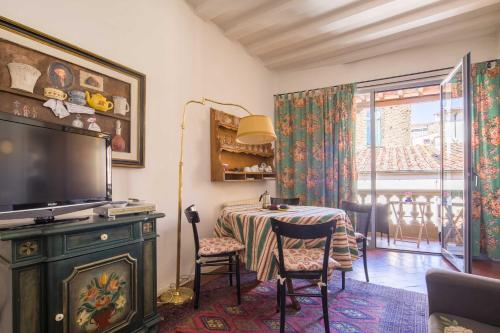 Typical Florentine Apartment - image 12