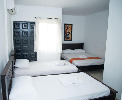 2 bedrooms, 6 beds