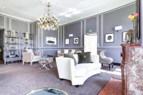 Пъб/Фоайе, Chateau de Sancy in Санси