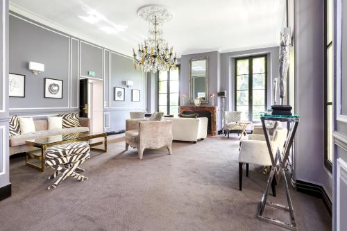 Пъб/Фоайе, Chateau de Sancy in Санси