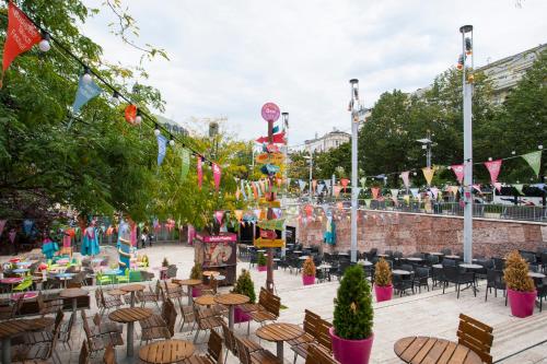 Ariel Studio Close to St. Stephen Basilica - image 13