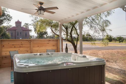 Mustard Seed B&B on the Llano in Llano, USA